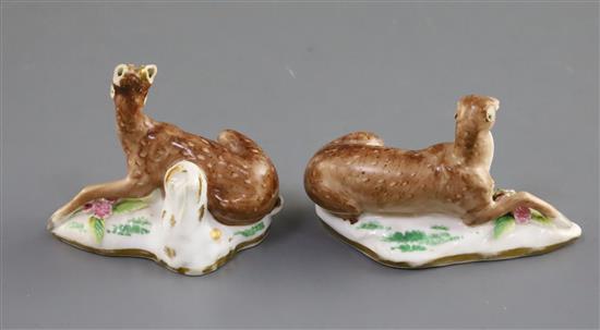 A pair of Rockingham porcelain figures of recumbent deer, c.1830, L. 6.5cm - 8cm, losses